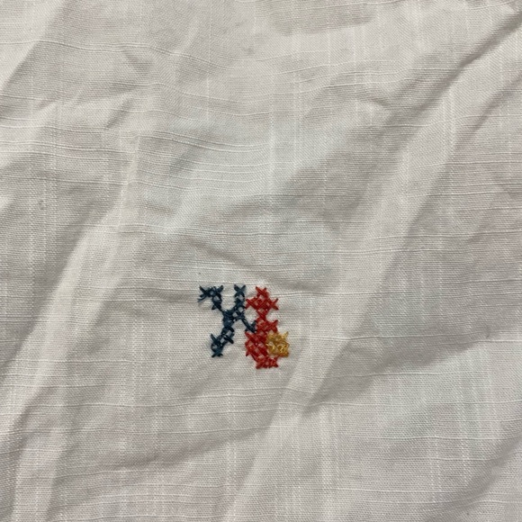 V-Neck Pocket Shirt in Cross-Stitch Floral - Picture 7 of 10